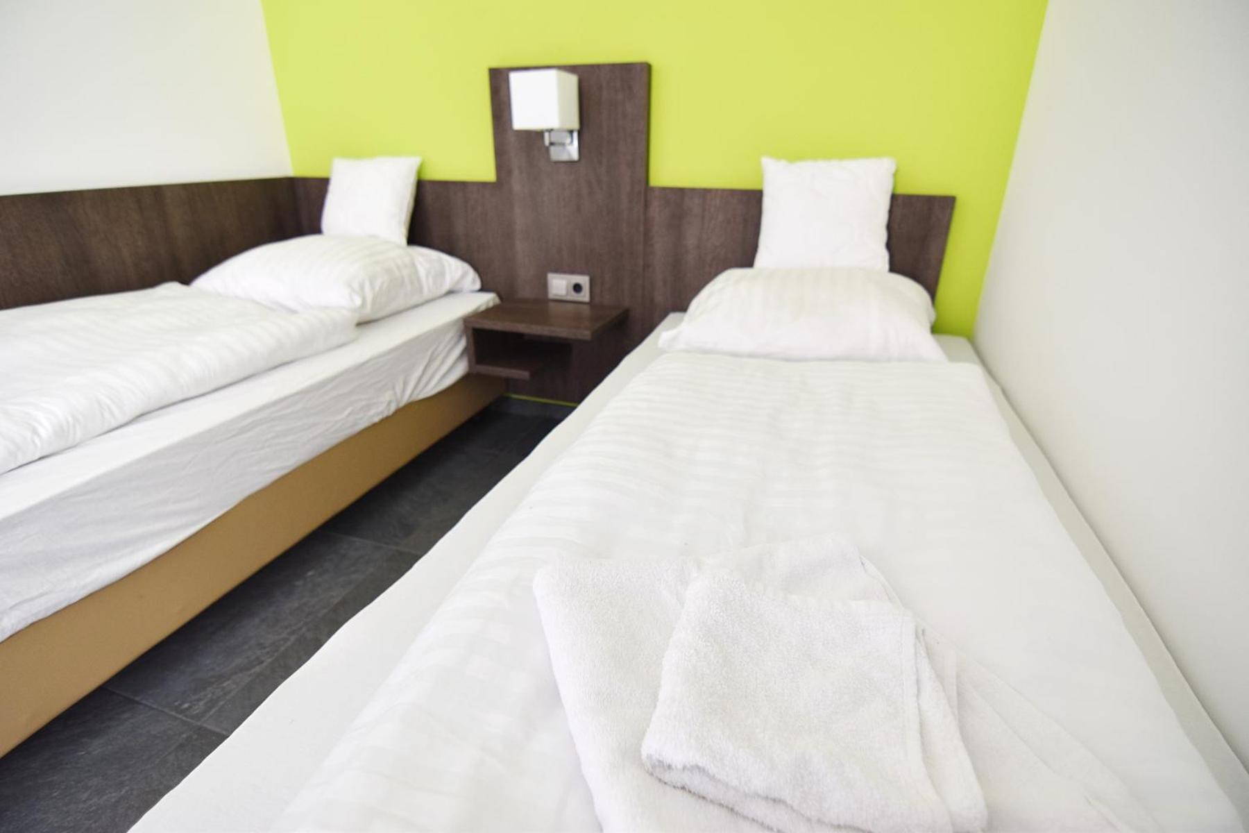 Im Tal 2 Apartment Haus แบร์กไฮม์ ภายนอก รูปภาพ