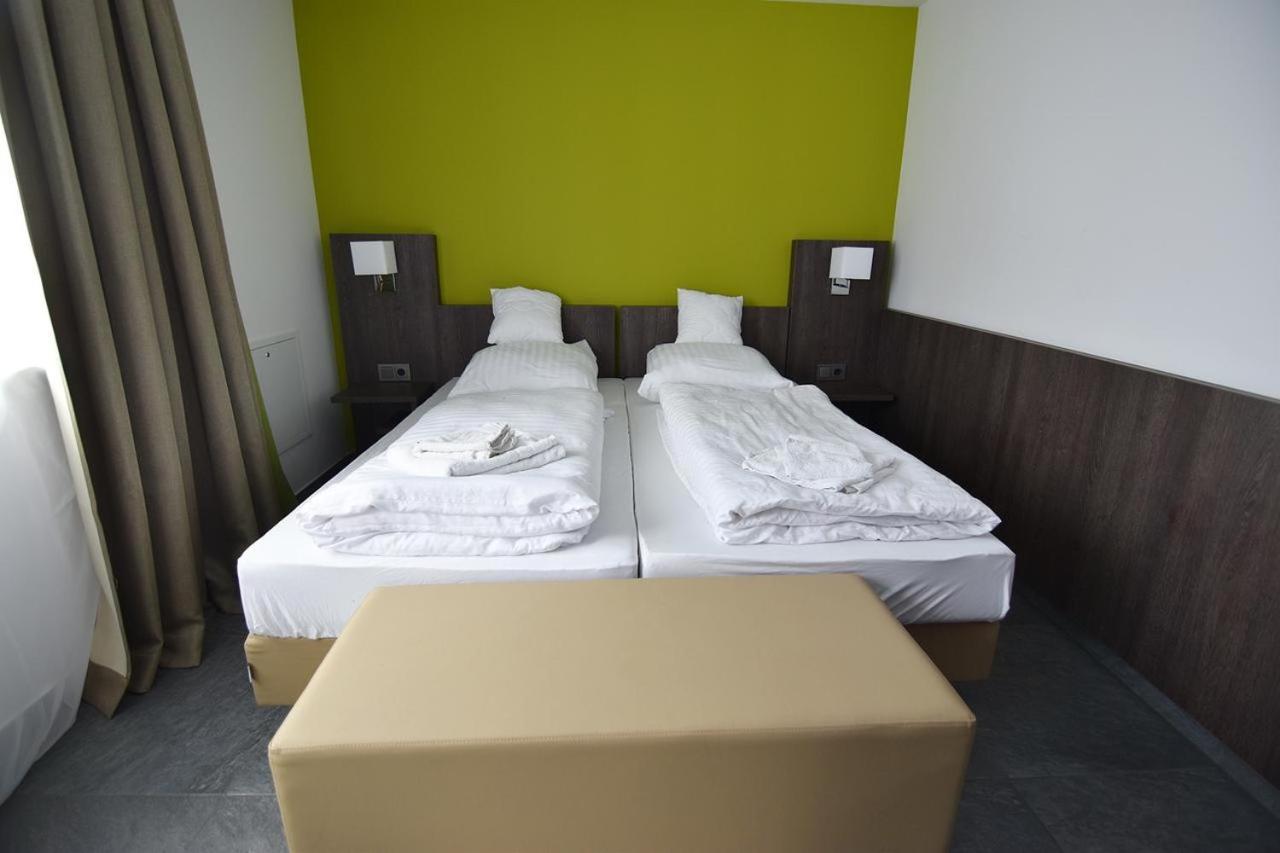 Im Tal 2 Apartment Haus แบร์กไฮม์ ภายนอก รูปภาพ